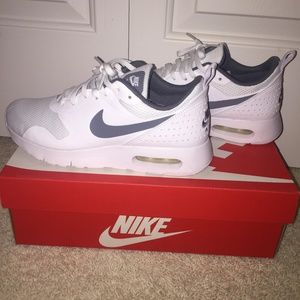 Nike Air Max Tavas (LIKE NEW)